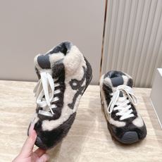 Loewe 罗意威 高帮德训毛毛鞋 这款胖胖的毛拖呆萌呆萌真的是真太可爱了 柔软蓬松的毛毛,舒服暖脚! 增高显腿长! 秋 Loewe 罗意威 高帮德训毛毛鞋 这款胖胖的毛拖呆萌呆萌真的是真太可爱了 柔软蓬松的毛毛,舒服暖脚! 增高显腿长! 秋