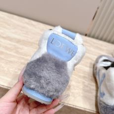 Loewe 罗意威 高帮德训毛毛鞋 这款胖胖的毛拖呆萌呆萌真的是真太可爱了 柔软蓬松的毛毛,舒服暖脚! 增高显腿长! 秋 Loewe 罗意威 高帮德训毛毛鞋 这款胖胖的毛拖呆萌呆萌真的是真太可爱了 柔软蓬松的毛毛,舒服暖脚! 增高显腿长! 秋