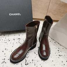 chanel 香奈儿 26B 新款秋冬短靴 马丁靴 非常帅气 靴型超显腿长 中跟增高,侧拉链非常方便穿脱,简约经典拼色 chanel 香奈儿 26B 新款秋冬短靴 马丁靴 非常帅气 靴型超显腿长 中跟增高,侧拉链非常方便穿脱,简约经典拼色