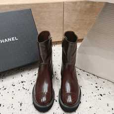 chanel 香奈儿 26B 新款秋冬短靴 马丁靴 非常帅气 靴型超显腿长 中跟增高,侧拉链非常方便穿脱,简约经典拼色 chanel 香奈儿 26B 新款秋冬短靴 马丁靴 非常帅气 靴型超显腿长 中跟增高,侧拉链非常方便穿脱,简约经典拼色