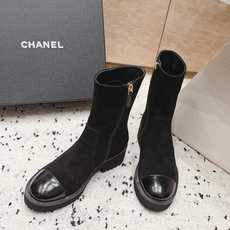chanel 香奈儿 26B 新款秋冬短靴 马丁靴 非常帅气 靴型超显腿长 中跟增高,侧拉链非常方便穿脱,简约经典拼色 chanel 香奈儿 26B 新款秋冬短靴 马丁靴 非常帅气 靴型超显腿长 中跟增高,侧拉链非常方便穿脱,简约经典拼色