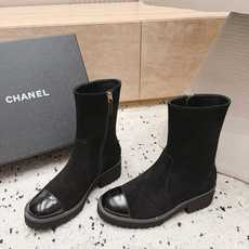 chanel 香奈儿 26B 新款秋冬短靴 马丁靴 非常帅气 靴型超显腿长 中跟增高,侧拉链非常方便穿脱,简约经典拼色 chanel 香奈儿 26B 新款秋冬短靴 马丁靴 非常帅气 靴型超显腿长 中跟增高,侧拉链非常方便穿脱,简约经典拼色