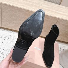 MiuMiu 缪缪 秋冬最新款复古粗跟时装靴、牛仔靴 走秀款时尚博主同款 早秋力推单品!复古欧美风格 炸街必备单品 非 MiuMiu 缪缪 秋冬最新款复古粗跟时装靴、牛仔靴 走秀款时尚博主同款 早秋力推单品!复古欧美风格 炸街必备单品 非