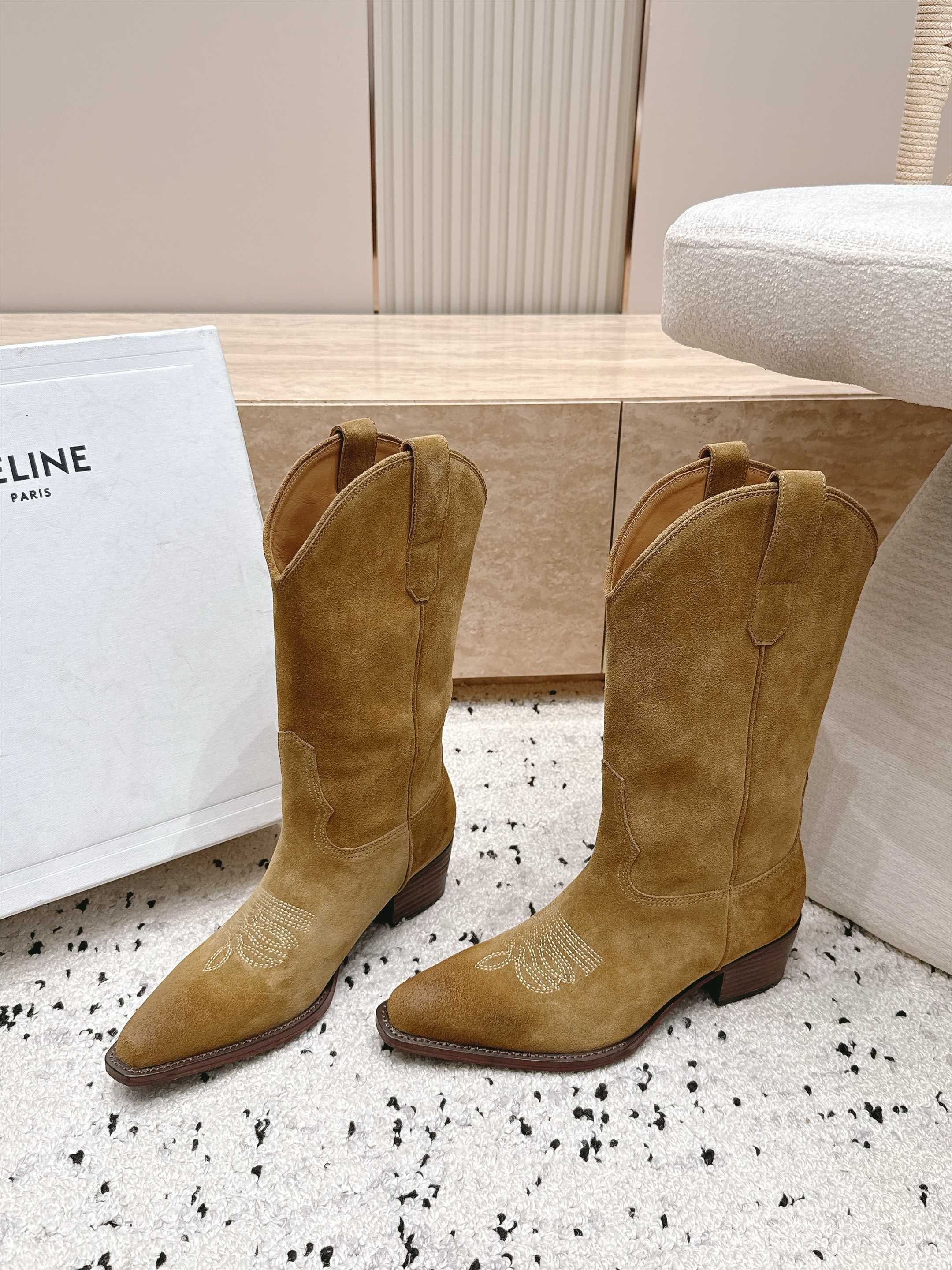 celine 思琳 秋冬最新款复古粗跟时装靴、牛仔靴 走秀款时尚博主同款 早秋力推单品！复古欧美风格 炸街必备单品  非
