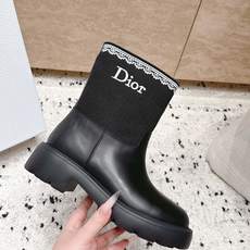 顶级版本 短靴款 DIOR 迪奥 26新款秋冬战靴 一脚蹬骑士靴马丁靴 短靴工装靴 原版一比一开,全对版材质 ,靴型非 顶级版本 短靴款 DIOR 迪奥 26新款秋冬战靴 一脚蹬骑士靴马丁靴 短靴工装靴 原版一比一开,全对版材质 ,靴型非
