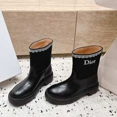 顶级版本 短靴款 DIOR 迪奥 26新款秋冬战靴 一脚蹬骑士靴马丁靴 短靴工装靴 原版一比一开,全对版材质 ,靴型非 顶级版本 短靴款 DIOR 迪奥 26新款秋冬战靴 一脚蹬骑士靴马丁靴 短靴工装靴 原版一比一开,全对版材质 ,靴型非