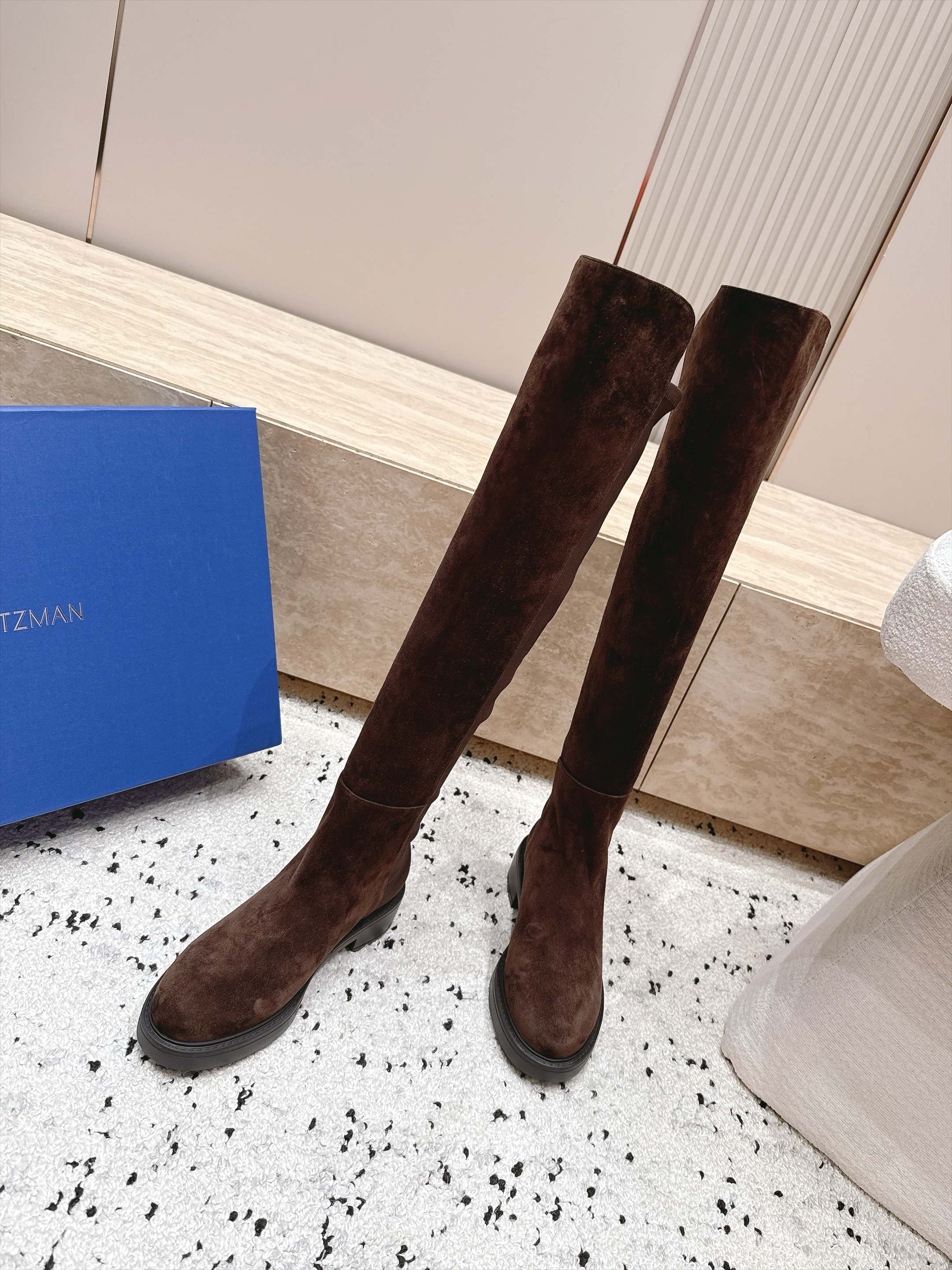 顶版  Stuart Weitzman SW经典5050强势回归 经典幂式穿搭 秋冬神靴 哑光皮和麂皮两种材质可选，黑、