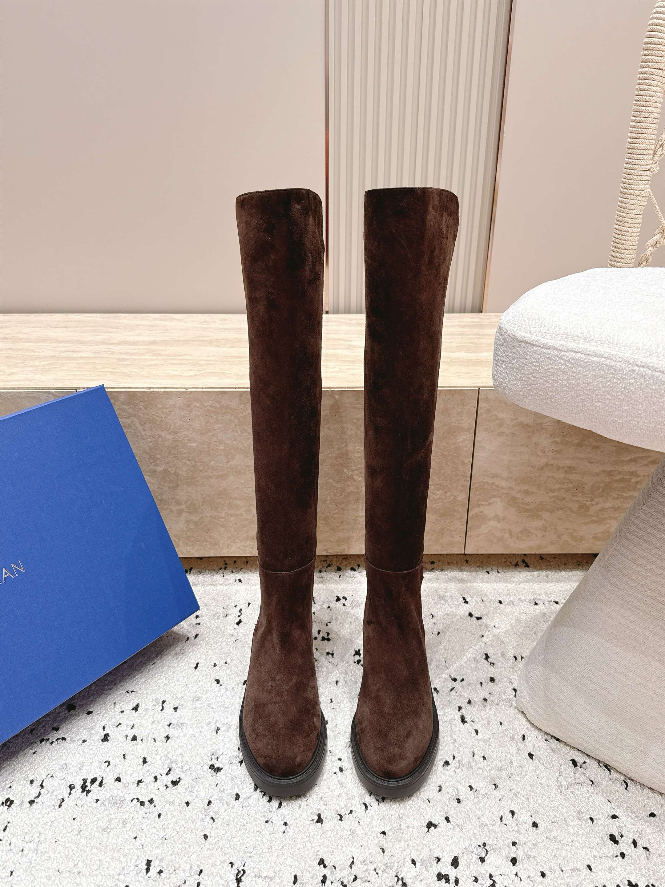 顶版  Stuart Weitzman SW经典5050强势回归 经典幂式穿搭 秋冬神靴 哑光皮和麂皮两种材质可选，黑、