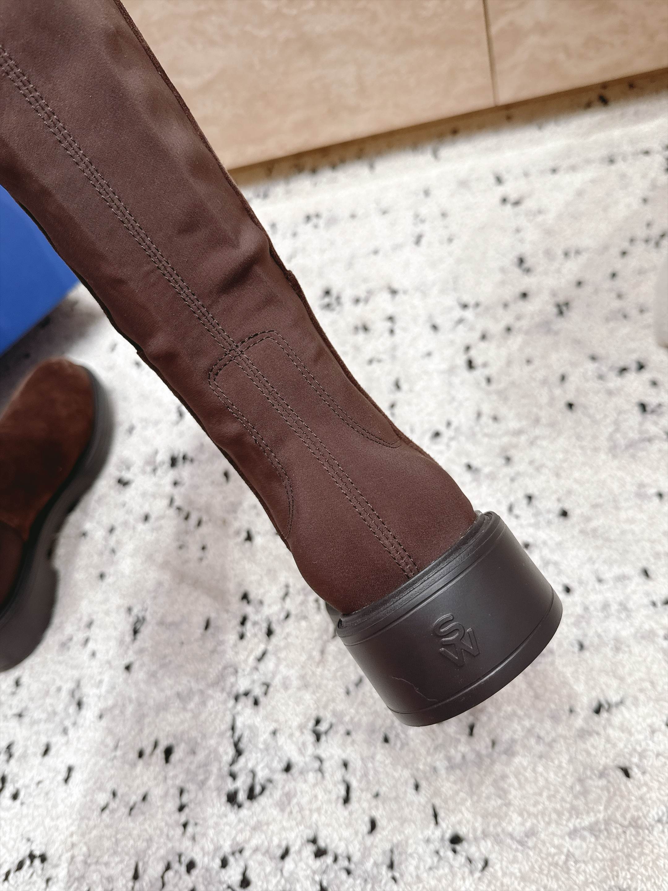 顶版  Stuart Weitzman SW经典5050强势回归 经典幂式穿搭 秋冬神靴 哑光皮和麂皮两种材质可选，黑、