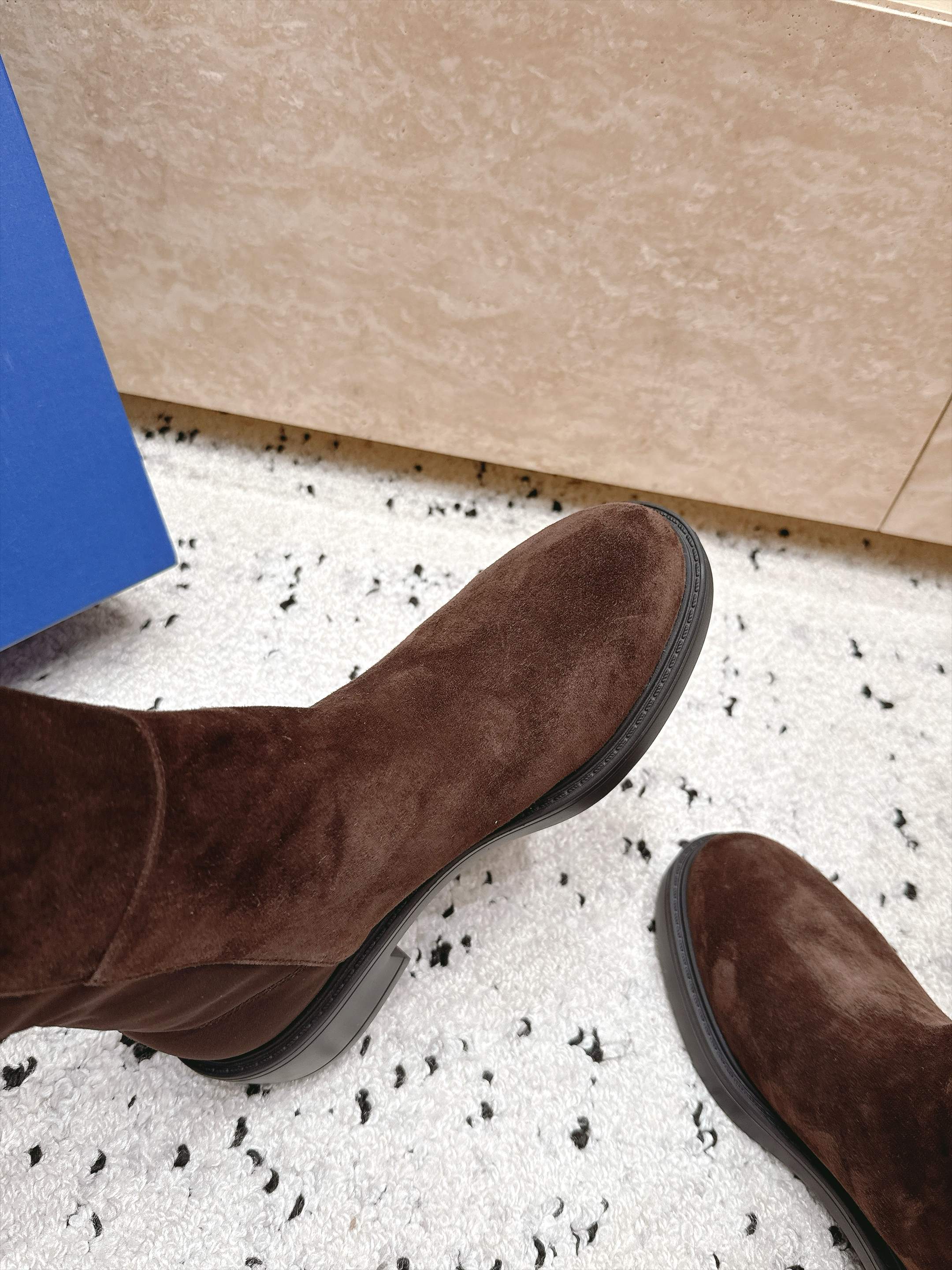 顶版  Stuart Weitzman SW经典5050强势回归 经典幂式穿搭 秋冬神靴 哑光皮和麂皮两种材质可选，黑、