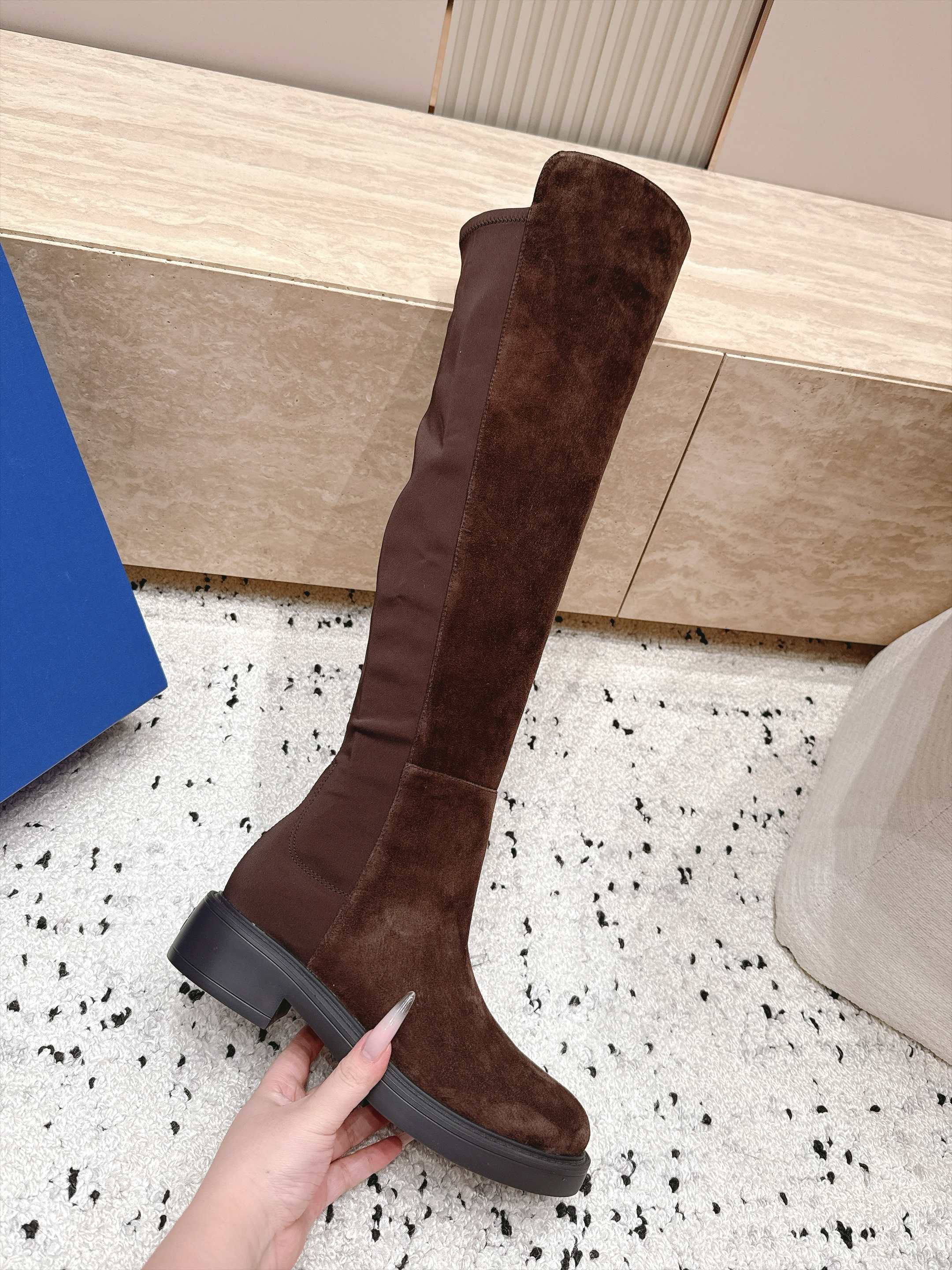 顶版  Stuart Weitzman SW经典5050强势回归 经典幂式穿搭 秋冬神靴 哑光皮和麂皮两种材质可选，黑、