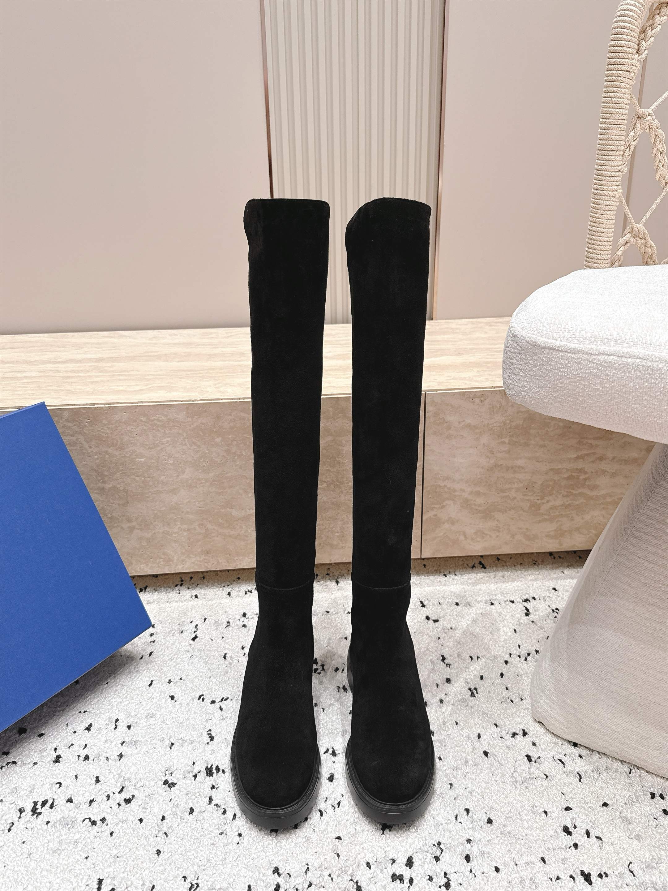 顶版  Stuart Weitzman SW经典5050强势回归 经典幂式穿搭 秋冬神靴 哑光皮和麂皮两种材质可选，黑、