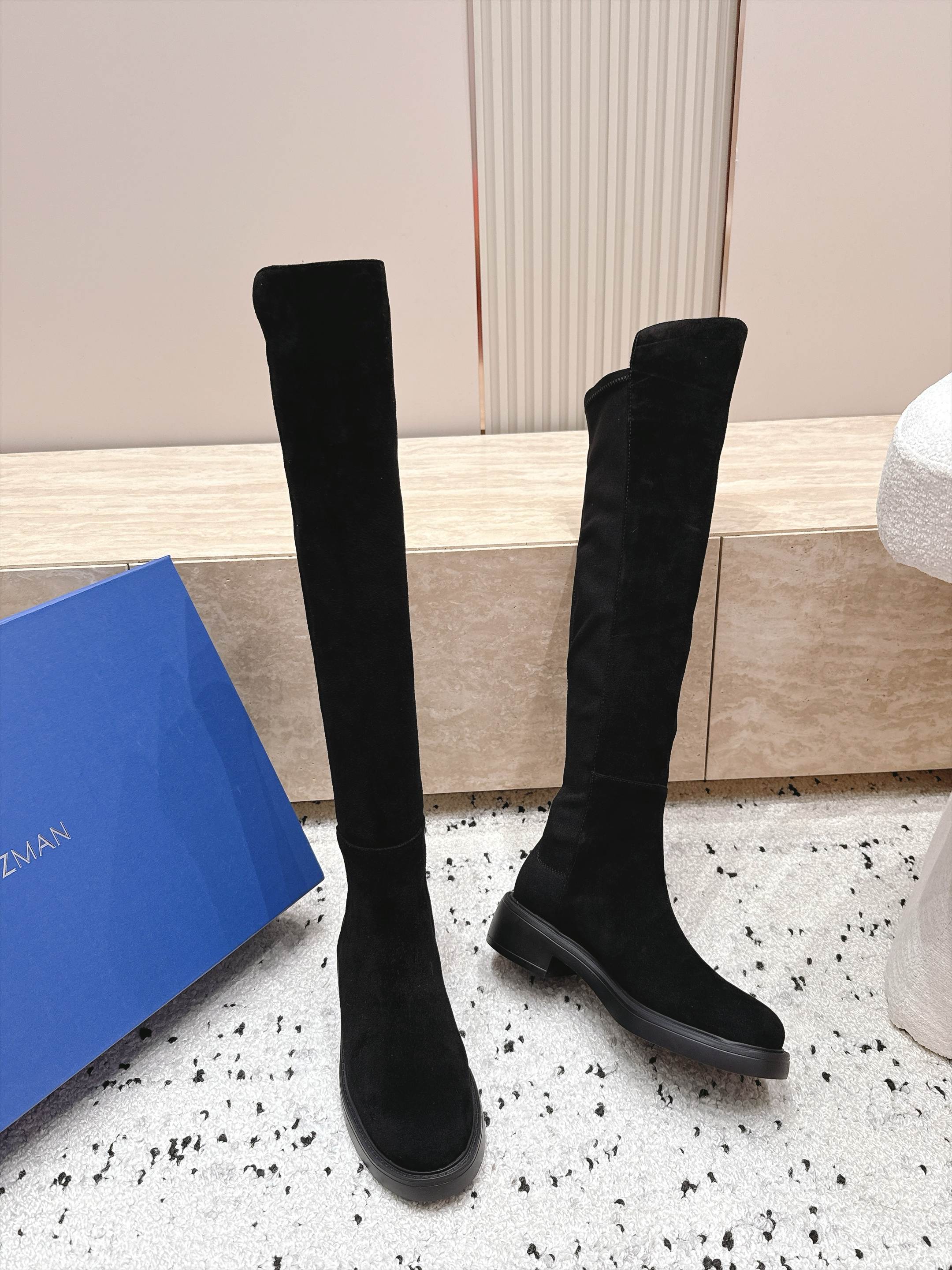 顶版  Stuart Weitzman SW经典5050强势回归 经典幂式穿搭 秋冬神靴 哑光皮和麂皮两种材质可选，黑、