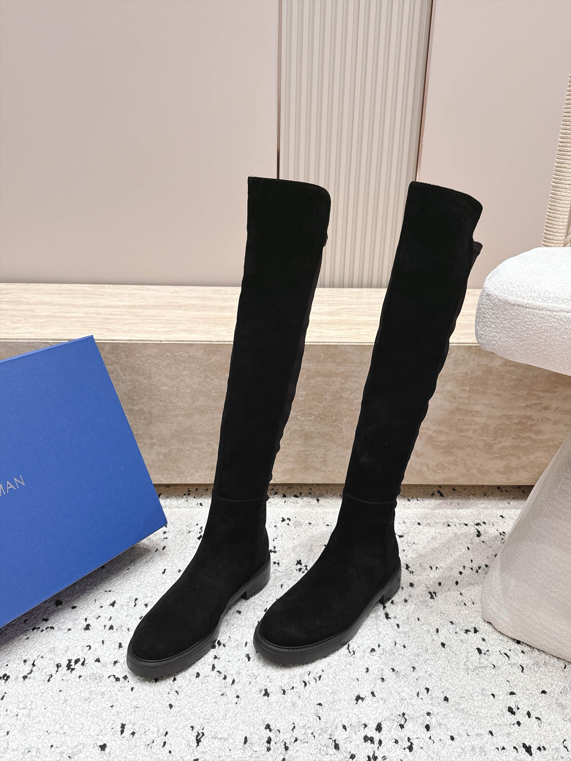 顶版  Stuart Weitzman SW经典5050强势回归 经典幂式穿搭 秋冬神靴 哑光皮和麂皮两种材质可选，黑、