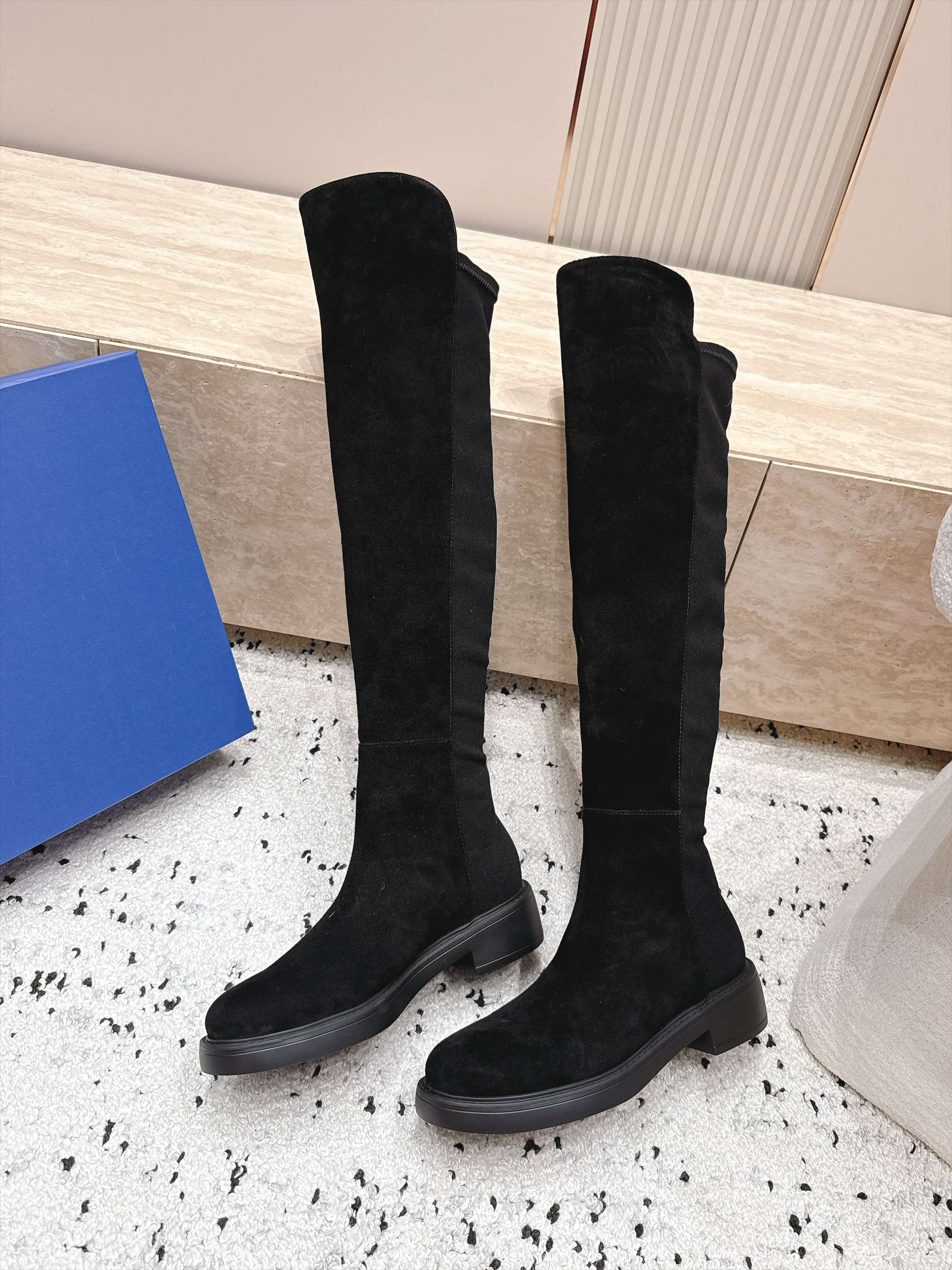 顶版  Stuart Weitzman SW经典5050强势回归 经典幂式穿搭 秋冬神靴 哑光皮和麂皮两种材质可选，黑、