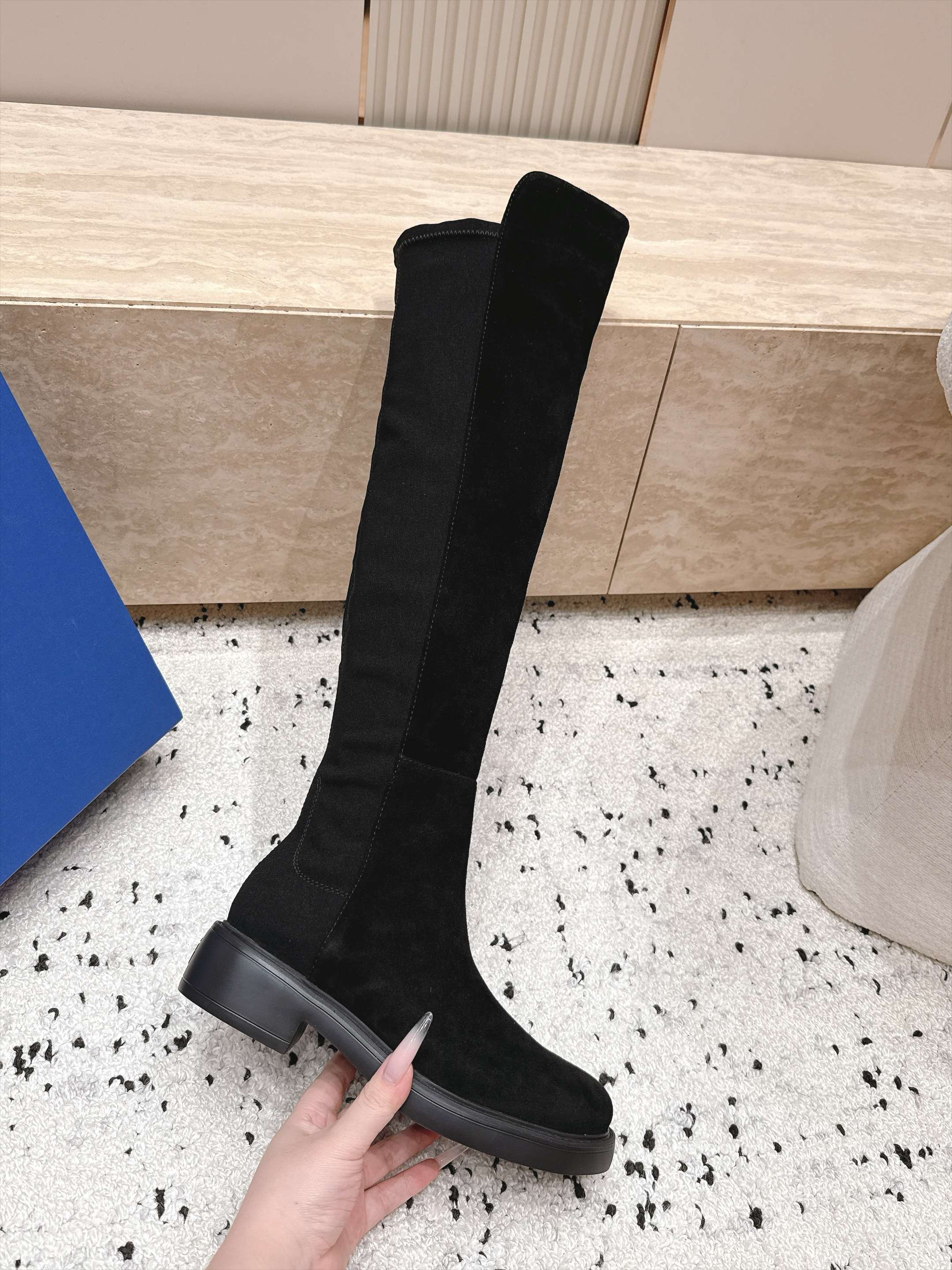 顶版  Stuart Weitzman SW经典5050强势回归 经典幂式穿搭 秋冬神靴 哑光皮和麂皮两种材质可选，黑、