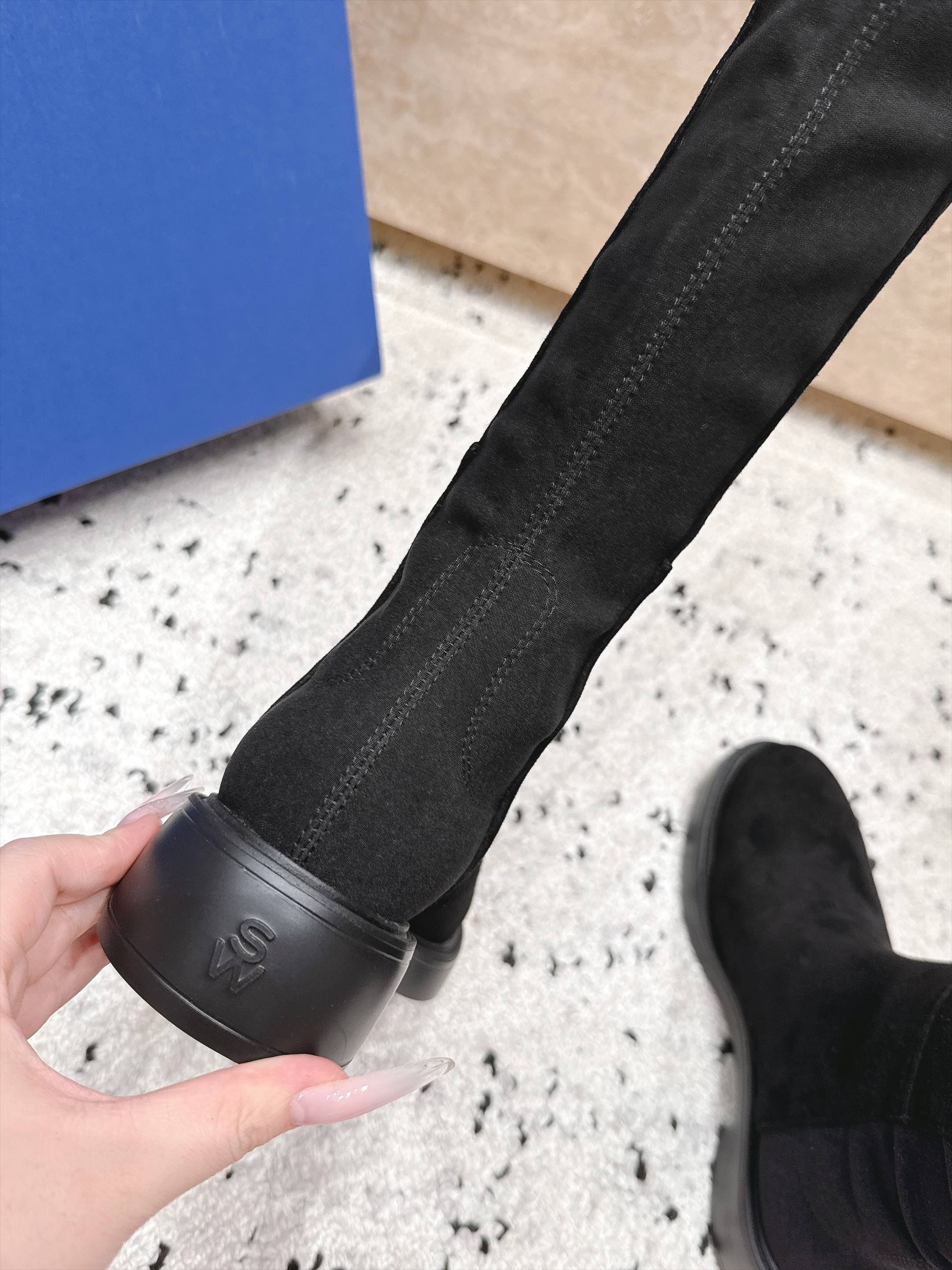 顶版  Stuart Weitzman SW经典5050强势回归 经典幂式穿搭 秋冬神靴 哑光皮和麂皮两种材质可选，黑、