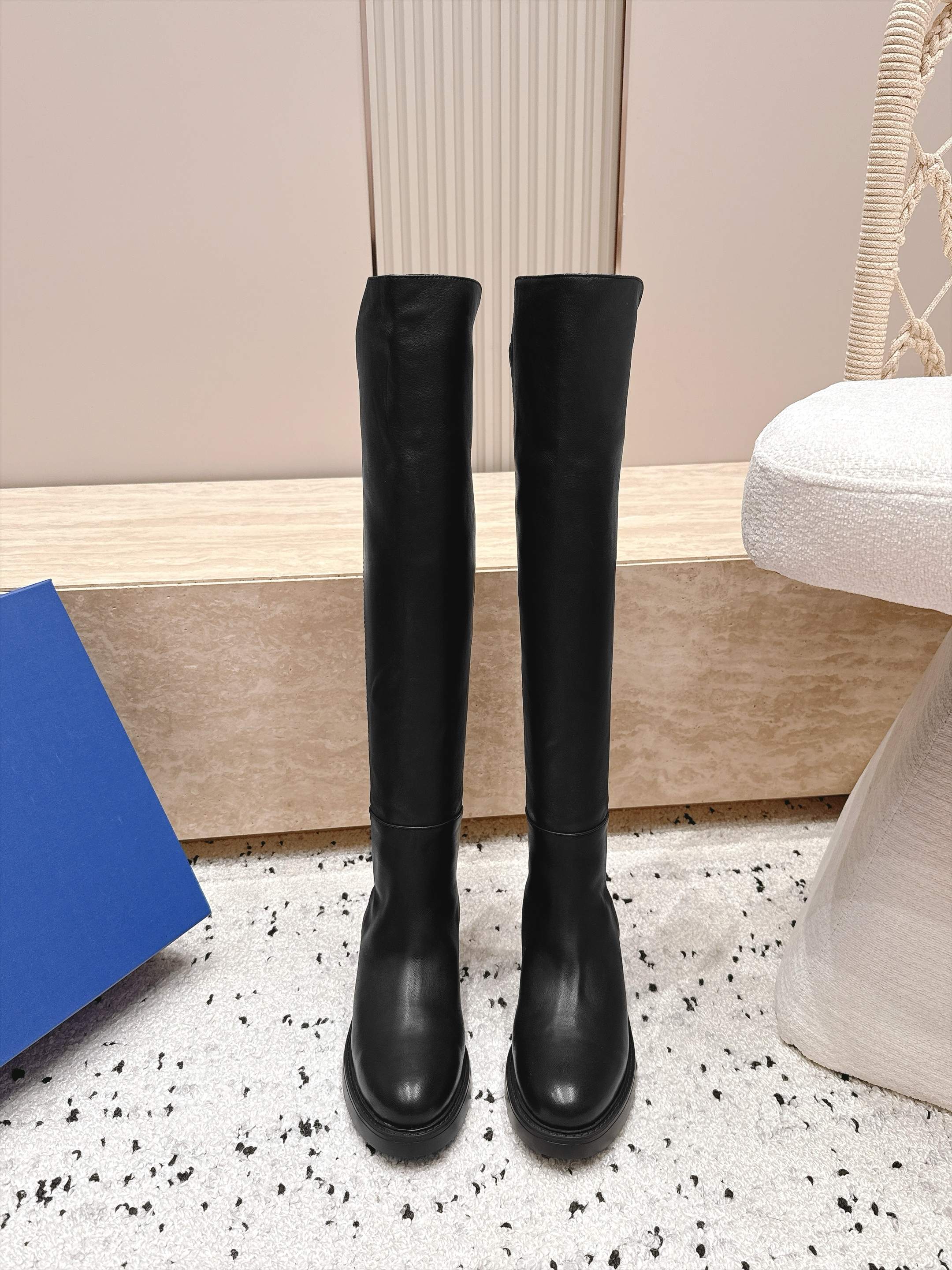 顶版  Stuart Weitzman SW经典5050强势回归 经典幂式穿搭 秋冬神靴 哑光皮和麂皮两种材质可选，黑、