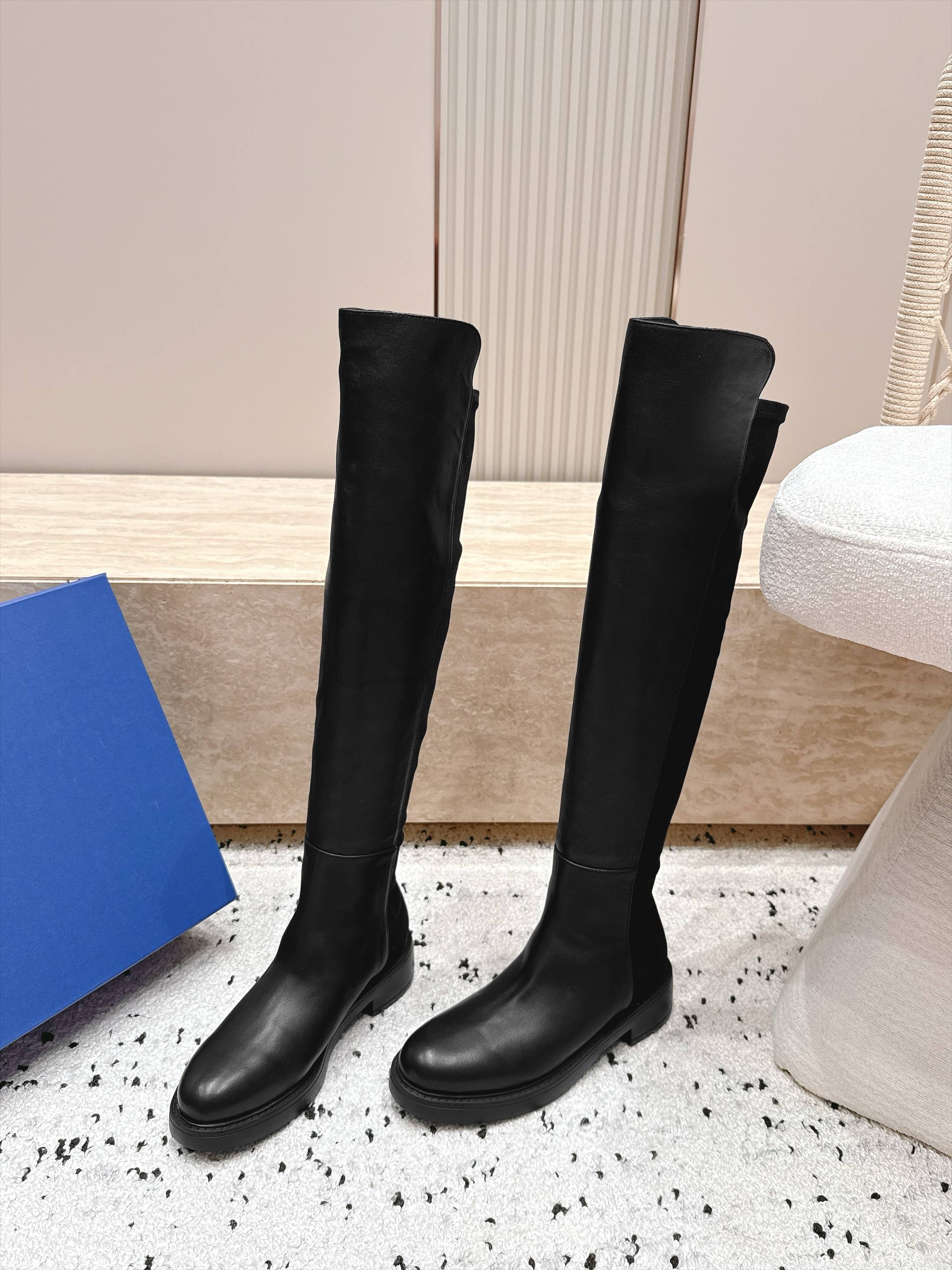 顶版  Stuart Weitzman SW经典5050强势回归 经典幂式穿搭 秋冬神靴 哑光皮和麂皮两种材质可选，黑、