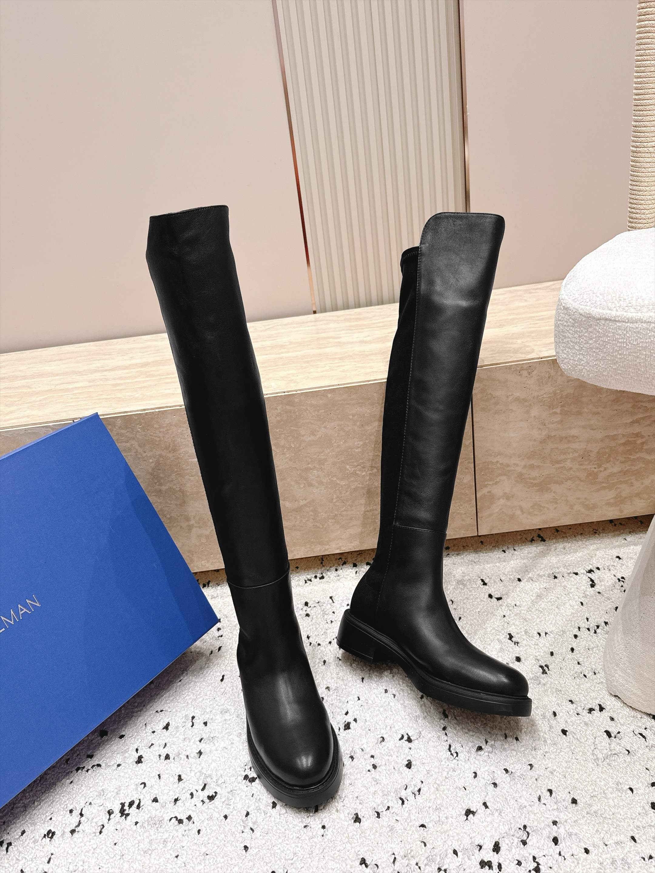 顶版  Stuart Weitzman SW经典5050强势回归 经典幂式穿搭 秋冬神靴 哑光皮和麂皮两种材质可选，黑、