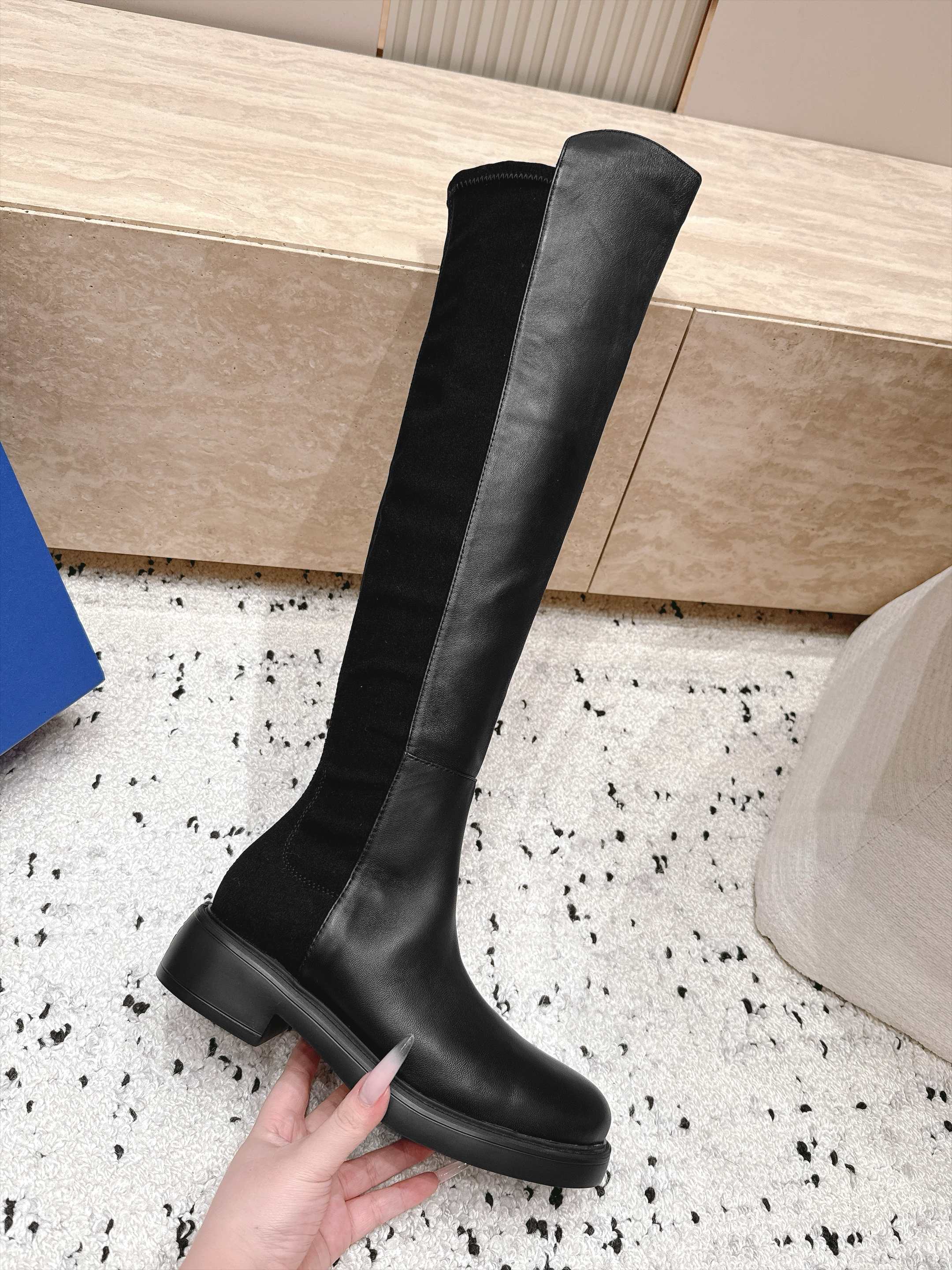 顶版  Stuart Weitzman SW经典5050强势回归 经典幂式穿搭 秋冬神靴 哑光皮和麂皮两种材质可选，黑、
