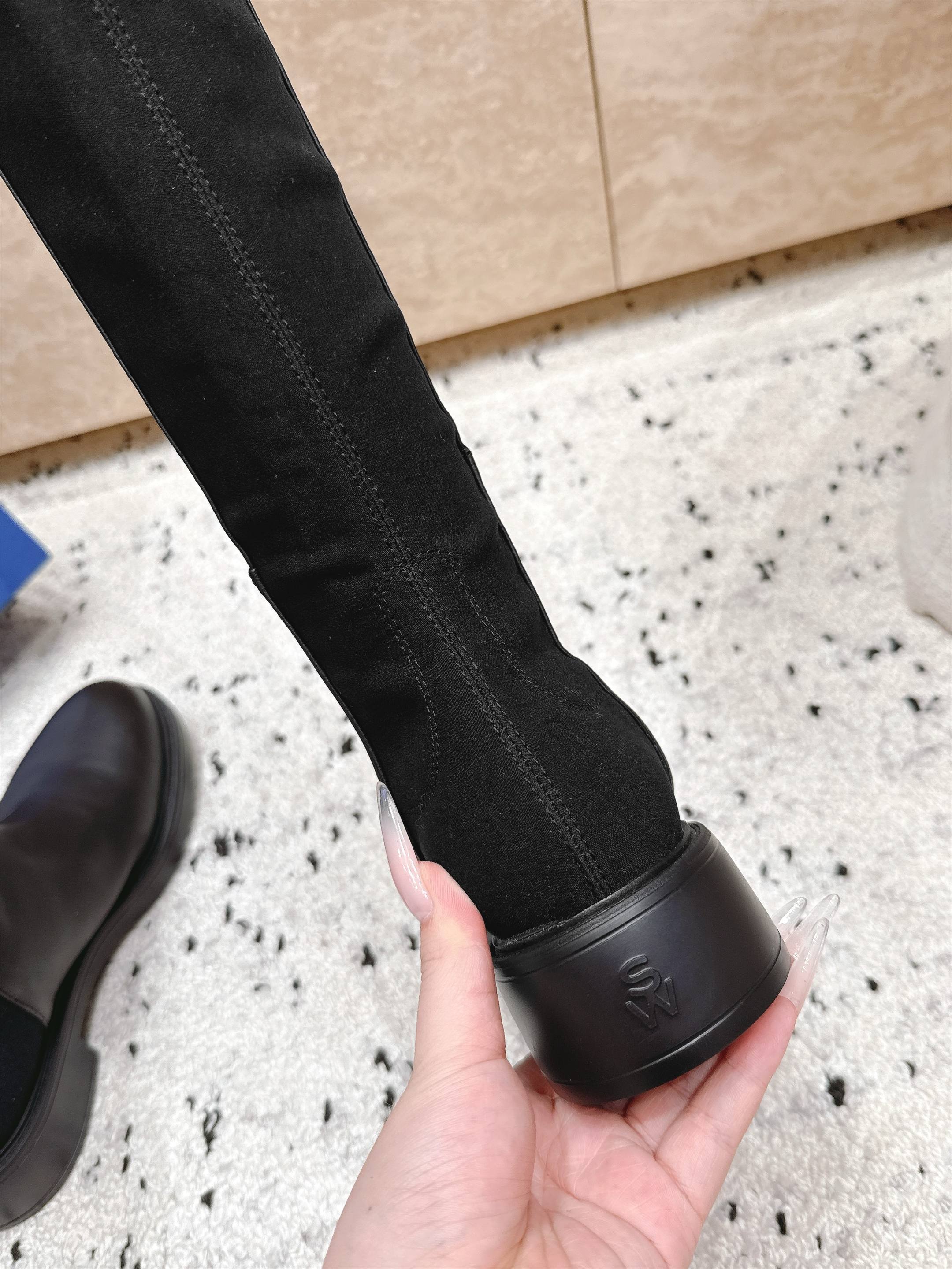 顶版  Stuart Weitzman SW经典5050强势回归 经典幂式穿搭 秋冬神靴 哑光皮和麂皮两种材质可选，黑、