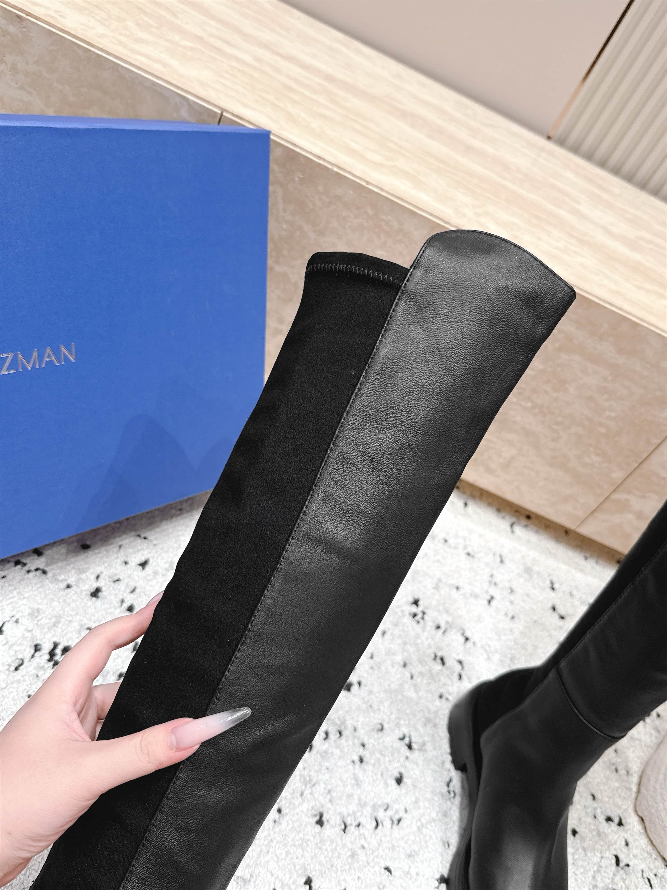 顶版  Stuart Weitzman SW经典5050强势回归 经典幂式穿搭 秋冬神靴 哑光皮和麂皮两种材质可选，黑、