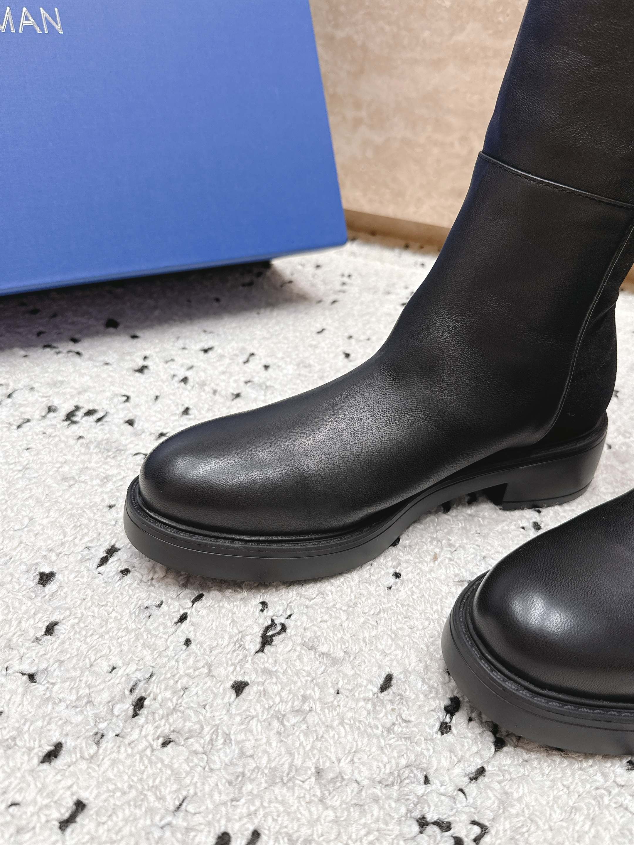 顶版  Stuart Weitzman SW经典5050强势回归 经典幂式穿搭 秋冬神靴 哑光皮和麂皮两种材质可选，黑、