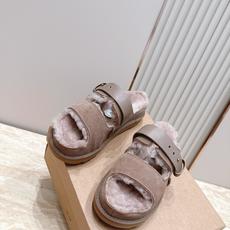 UGG~秋冬新款毛毛拖鞋 一款不会撞衫的鞋子、简约的隔板设计➕上斑点的大底、鞋面真丝卷毛、秋冬季必备款、无论什么裤子裙子 UGG~秋冬新款毛毛拖鞋 一款不会撞衫的鞋子、简约的隔板设计➕上斑点的大底、鞋面真丝卷毛、秋冬季必备款、无论什么裤子裙子
