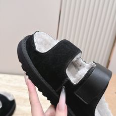 UGG~秋冬新款毛毛拖鞋 一款不会撞衫的鞋子、简约的隔板设计➕上斑点的大底、鞋面真丝卷毛、秋冬季必备款、无论什么裤子裙子 UGG~秋冬新款毛毛拖鞋 一款不会撞衫的鞋子、简约的隔板设计➕上斑点的大底、鞋面真丝卷毛、秋冬季必备款、无论什么裤子裙子