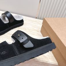 UGG~秋冬新款毛毛拖鞋 一款不会撞衫的鞋子、简约的隔板设计➕上斑点的大底、鞋面真丝卷毛、秋冬季必备款、无论什么裤子裙子 UGG~秋冬新款毛毛拖鞋 一款不会撞衫的鞋子、简约的隔板设计➕上斑点的大底、鞋面真丝卷毛、秋冬季必备款、无论什么裤子裙子
