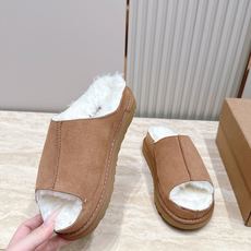 UGG~秋冬新款毛毛拖鞋 一款不会撞衫的鞋子、简约的隔板设计➕上斑点的大底、鞋面真丝卷毛、秋冬季必备款、无论什么裤子裙子 UGG~秋冬新款毛毛拖鞋 一款不会撞衫的鞋子、简约的隔板设计➕上斑点的大底、鞋面真丝卷毛、秋冬季必备款、无论什么裤子裙子