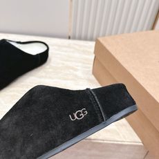 UGG~秋冬新款毛毛拖鞋 一款不会撞衫的鞋子、简约的隔板设计➕上斑点的大底、鞋面真丝卷毛、秋冬季必备款、无论什么裤子裙子 UGG~秋冬新款毛毛拖鞋 一款不会撞衫的鞋子、简约的隔板设计➕上斑点的大底、鞋面真丝卷毛、秋冬季必备款、无论什么裤子裙子