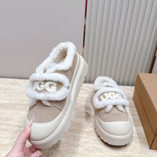 UGG~秋冬新款毛毛鞋 一款不会撞衫的鞋子、简约的隔板设计➕上斑点的大底、鞋面真丝卷毛、秋冬季必备款、无论什么裤子裙子都 UGG~秋冬新款毛毛鞋 一款不会撞衫的鞋子、简约的隔板设计➕上斑点的大底、鞋面真丝卷毛、秋冬季必备款、无论什么裤子裙子都