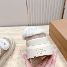 UGG~秋冬新款毛毛鞋 一款不会撞衫的鞋子、简约的隔板设计➕上斑点的大底、鞋面真丝卷毛、秋冬季必备款、无论什么裤子裙子都 UGG~秋冬新款毛毛鞋 一款不会撞衫的鞋子、简约的隔板设计➕上斑点的大底、鞋面真丝卷毛、秋冬季必备款、无论什么裤子裙子都