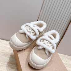 UGG~秋冬新款毛毛鞋 一款不会撞衫的鞋子、简约的隔板设计➕上斑点的大底、鞋面真丝卷毛、秋冬季必备款、无论什么裤子裙子都 UGG~秋冬新款毛毛鞋 一款不会撞衫的鞋子、简约的隔板设计➕上斑点的大底、鞋面真丝卷毛、秋冬季必备款、无论什么裤子裙子都
