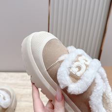 UGG~秋冬新款毛毛鞋 一款不会撞衫的鞋子、简约的隔板设计➕上斑点的大底、鞋面真丝卷毛、秋冬季必备款、无论什么裤子裙子都 UGG~秋冬新款毛毛鞋 一款不会撞衫的鞋子、简约的隔板设计➕上斑点的大底、鞋面真丝卷毛、秋冬季必备款、无论什么裤子裙子都