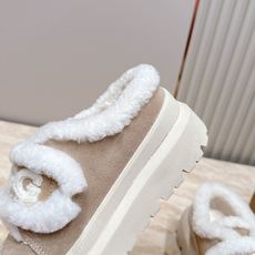 UGG~秋冬新款毛毛鞋 一款不会撞衫的鞋子、简约的隔板设计➕上斑点的大底、鞋面真丝卷毛、秋冬季必备款、无论什么裤子裙子都 UGG~秋冬新款毛毛鞋 一款不会撞衫的鞋子、简约的隔板设计➕上斑点的大底、鞋面真丝卷毛、秋冬季必备款、无论什么裤子裙子都