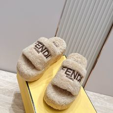 Fendi芬迪2026vs最新圆头电绣厚底毛拖 可爱俏皮时尚,舒适度、包裹性都比较好。个性十足,很好驾驭各种风格衣服搭 Fendi芬迪2026vs最新圆头电绣厚底毛拖 可爱俏皮时尚,舒适度、包裹性都比较好。个性十足,很好驾驭各种风格衣服搭