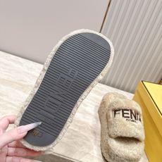 Fendi芬迪2026vs最新圆头电绣厚底毛拖 可爱俏皮时尚,舒适度、包裹性都比较好。个性十足,很好驾驭各种风格衣服搭 Fendi芬迪2026vs最新圆头电绣厚底毛拖 可爱俏皮时尚,舒适度、包裹性都比较好。个性十足,很好驾驭各种风格衣服搭