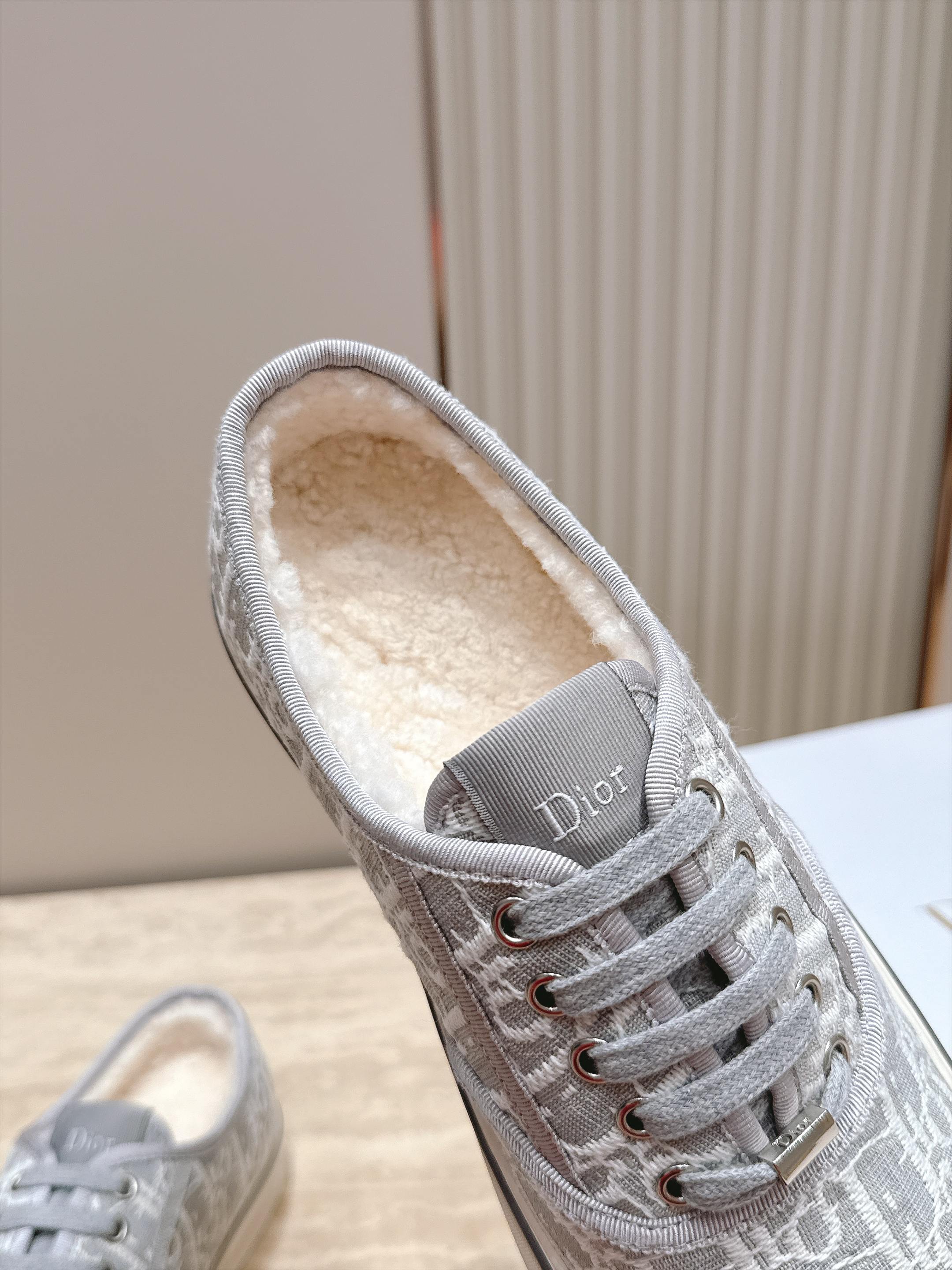 羊毛里款 情侣款 女 情侣款 男+10 Dior 迪奥 26ss走秀系列 新款老花，压花休闲乐福鞋板鞋 以品牌经典标志性