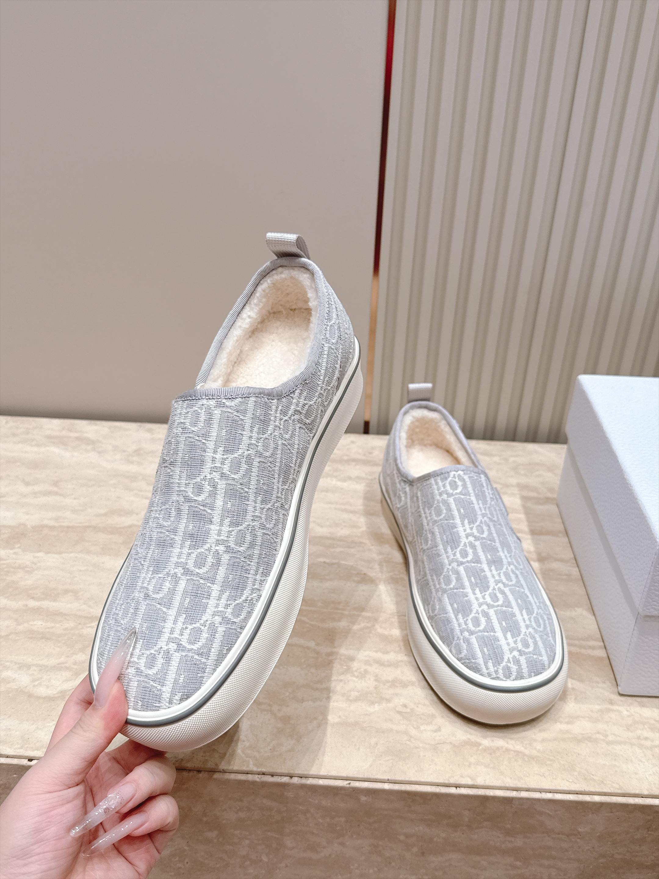 羊毛里款 情侣款 女 情侣款 男+10 Dior 迪奥 26ss走秀系列 新款老花，压花休闲乐福鞋板鞋 以品牌经典标志性