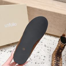 untitlab~26vs新款圆头拼色绑带平底短靴 复古拼色 独一无二 超级软糯糯 延续经典大头设计,圆弧形鞋头有足够的 untitlab~26vs新款圆头拼色绑带平底短靴 复古拼色 独一无二 超级软糯糯 延续经典大头设计,圆弧形鞋头有足够的