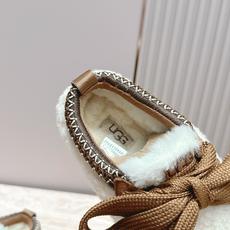 Ugg 26 秋冬新款系列——塔茨蝴蝶结便鞋 经典毛茸短靴,懒人一聊蹬 舒适利落,时髦温暖 轻盈厚薄底设计,不费力**厚 Ugg 26 秋冬新款系列——塔茨蝴蝶结便鞋 经典毛茸短靴,懒人一聊蹬 舒适利落,时髦温暖 轻盈厚薄底设计,不费力**厚