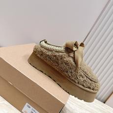 Ugg 26 秋冬新款系列——塔茨蝴蝶结便鞋 经典毛茸短靴,懒人一聊蹬 舒适利落,时髦温暖 轻盈厚薄底设计,不费力**厚 Ugg 26 秋冬新款系列——塔茨蝴蝶结便鞋 经典毛茸短靴,懒人一聊蹬 舒适利落,时髦温暖 轻盈厚薄底设计,不费力**厚