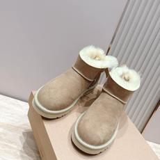 UGG 26s 秋冬新款系列-- 凌乱感毛流感后跟蝴蝶结雪地靴 像一只刚在雪地里打过滚的毛绒兔子——鞋内里毛流感不是修剪 UGG 26s 秋冬新款系列-- 凌乱感毛流感后跟蝴蝶结雪地靴 像一只刚在雪地里打过滚的毛绒兔子——鞋内里毛流感不是修剪
