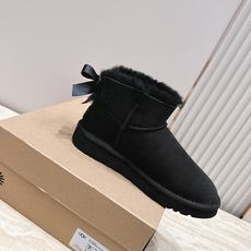 UGG 26s 秋冬新款系列-- 凌乱感毛流感后跟蝴蝶结雪地靴 像一只刚在雪地里打过滚的毛绒兔子——鞋内里毛流感不是修剪 UGG 26s 秋冬新款系列-- 凌乱感毛流感后跟蝴蝶结雪地靴 像一只刚在雪地里打过滚的毛绒兔子——鞋内里毛流感不是修剪