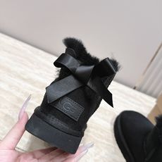 UGG 26s 秋冬新款系列-- 凌乱感毛流感后跟蝴蝶结雪地靴 像一只刚在雪地里打过滚的毛绒兔子——鞋内里毛流感不是修剪 UGG 26s 秋冬新款系列-- 凌乱感毛流感后跟蝴蝶结雪地靴 像一只刚在雪地里打过滚的毛绒兔子——鞋内里毛流感不是修剪