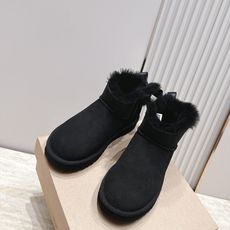 UGG 26s 秋冬新款系列-- 凌乱感毛流感后跟蝴蝶结雪地靴 像一只刚在雪地里打过滚的毛绒兔子——鞋内里毛流感不是修剪 UGG 26s 秋冬新款系列-- 凌乱感毛流感后跟蝴蝶结雪地靴 像一只刚在雪地里打过滚的毛绒兔子——鞋内里毛流感不是修剪