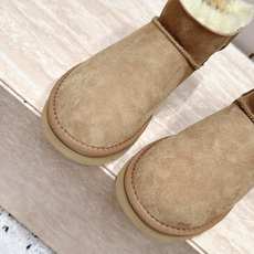 UGG 26s 秋冬新款系列-- 凌乱感毛流感后跟蝴蝶结雪地靴 像一只刚在雪地里打过滚的毛绒兔子——鞋内里毛流感不是修剪 UGG 26s 秋冬新款系列-- 凌乱感毛流感后跟蝴蝶结雪地靴 像一只刚在雪地里打过滚的毛绒兔子——鞋内里毛流感不是修剪